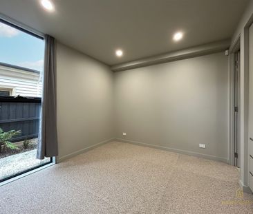Luxury 4-Bedroom Townhouse in Blackburn - Photo 6