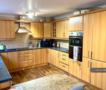 1 bedroom in a house share to rent - Photo 3