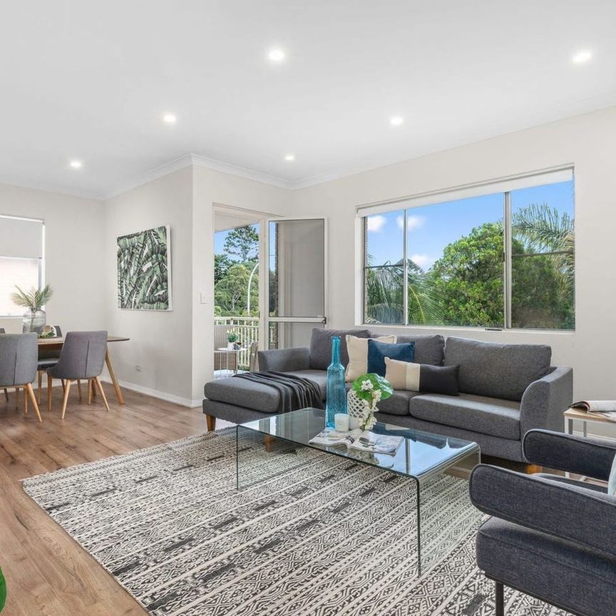 Bright & Spacious Apartment in Prime Location - Photo 1