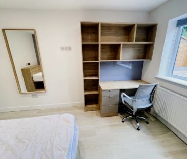room 5 - Photo 4