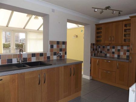 3 bedroom detached house to rent - Photo 3