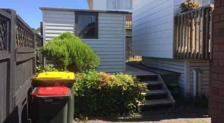 Cosy One-Bedroom Stand-Alone Home in Somerville - Photo 3