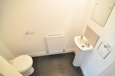 3 bed Semi-Detached - To Let - Photo 2