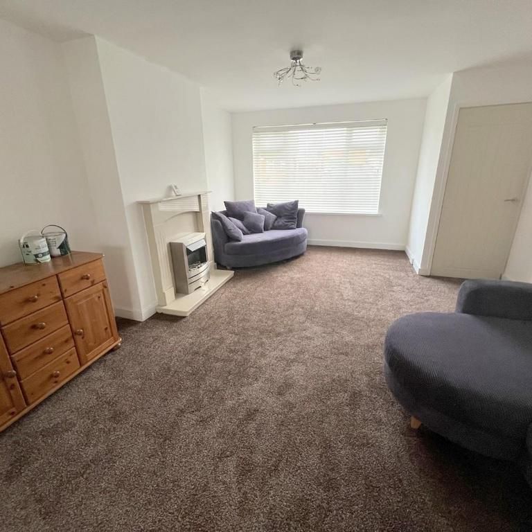 3 bedroom semi-detached house to rent - Photo 1