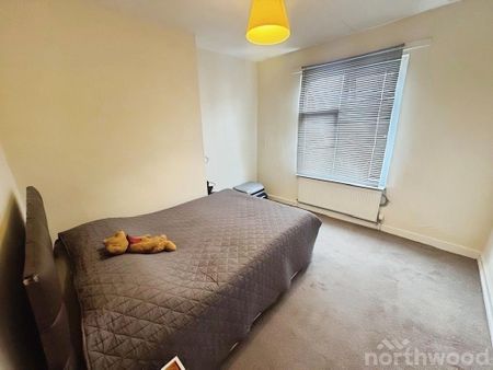 2 bedroom end of terrace house to rent - Photo 2