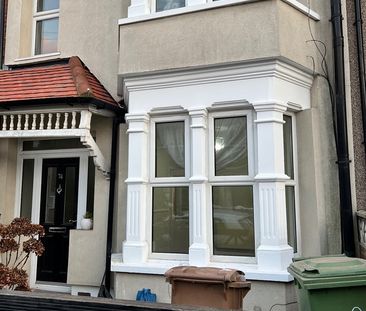 3 Bed Terraced House, Matlock Road, E10 - Photo 2