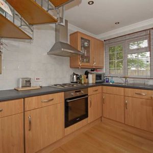 St. Peter's Close, SW17 7UH, London - Photo 2