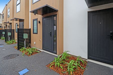 Central Hutt Living - 1 week free rent - Photo 4