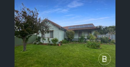 NEAT & TIDY 3 BEDROOM CLOSE TO SCHOOLS AND SHOPS - Photo 5