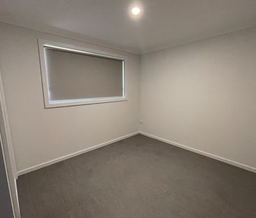 Centrally Located Modern Family Home in Berridale - 12 month lease - Photo 2