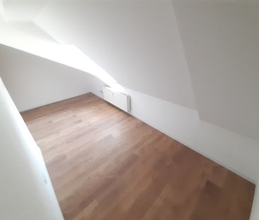 Traumwohnung unter dem Dach, komplett renoviert - Photo 1