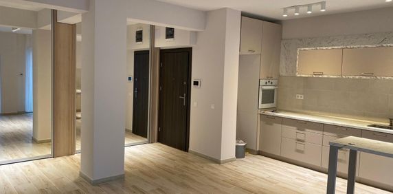 Apartament cu 2 camere, Central - Fotografie 2