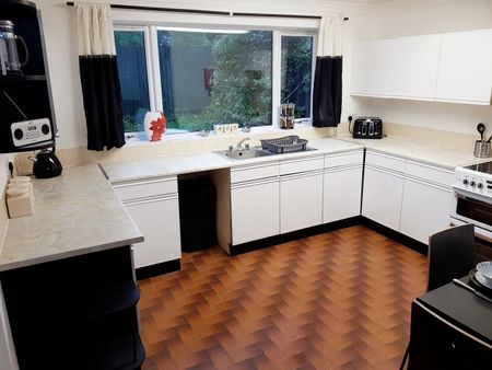 6 Bed Semi-Detached House, Staple Hill Road, BS16 - Photo 4