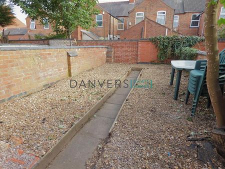 4 bedroom terraced house to rent - Photo 5