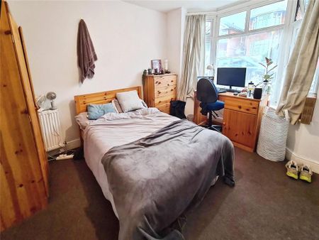 5 bedroom link detached house to rent - Photo 5