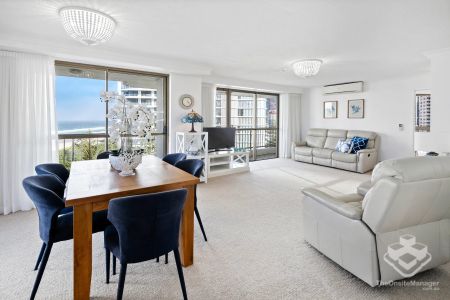 STUNNING 2 BEDROOM APARTMENT WITH AMAZING OCEAN VIEWS IN BEAUTIFUL BROADBEACH - Photo 3