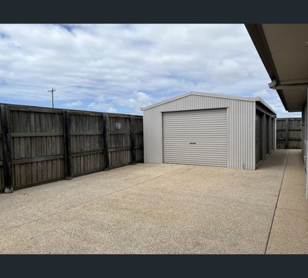 12 Lancaster Way, Ooralea, Qld 4740 - Photo 5