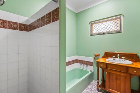 Character-Filled Home with Lush Green Surrounds - Garden Maintenance Included - Photo 5