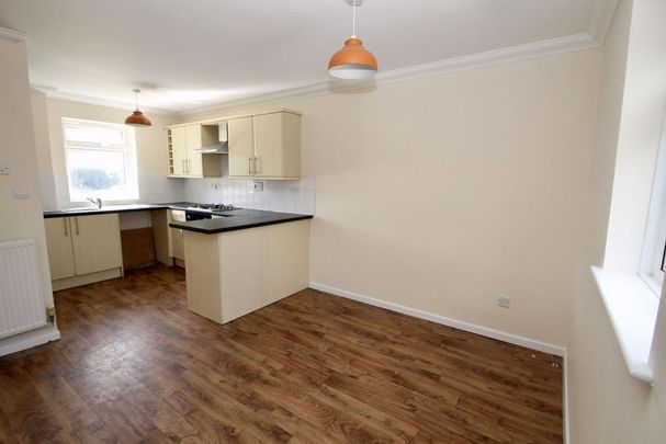 3 bedroom terraced house to rent - Photo 1