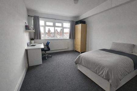 3 bedroom flat to rent - Photo 2