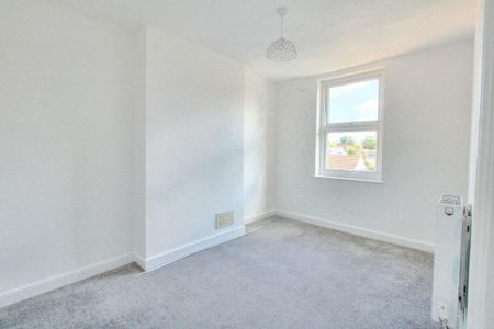 2 bedroom end of terrace house to rent - Photo 5