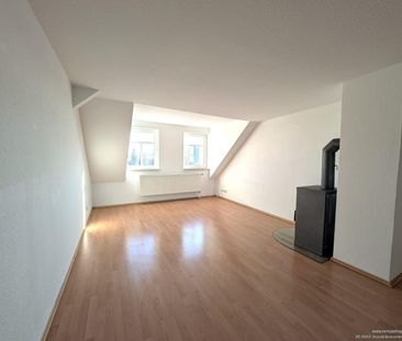 Dachgeschosswohnung – mit Kamin & offener Küche - Photo 1