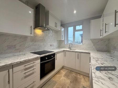 2 bedroom maisonette to rent - Photo 4