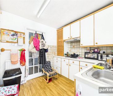 3 bedroom end of terrace house to rent - Photo 3