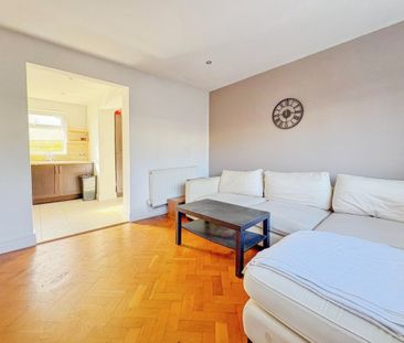 Manor Way, Whitchurch, Cardiff - Photo 3