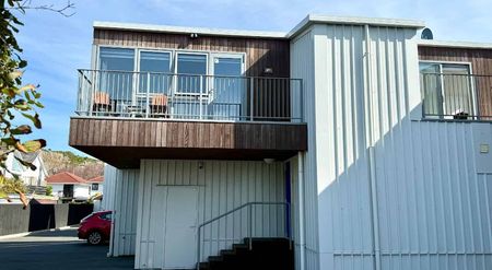 IMMACULATE FULLY FURNISHED SEASIDE TOWNHOUSE WITH OCEAN VIEWS! - Photo 5