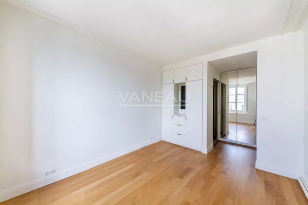 Paris VII - Très bel appartement entièrement rénové sur rue et cour - Rue de Lille - Photo 1