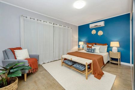 Unique Spacious Home with Pool - Photo 5