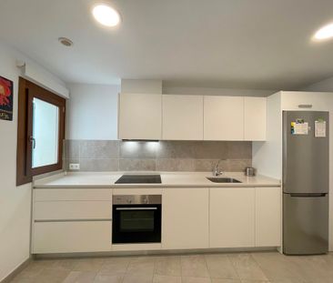 Apartamento amueblado con dos dormitorios, patio, Plaza del Cuadrad... - Photo 2