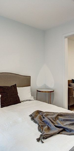 1 Bedroom - 4530 Avenue Coloniale, Montréal - Photo 1