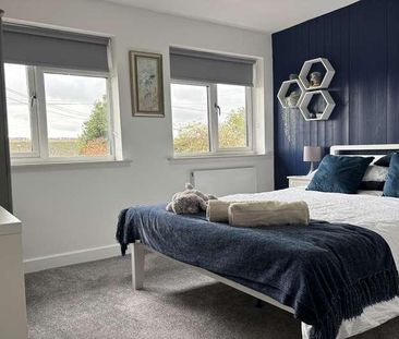 Mead Close, SL7 - Photo 2