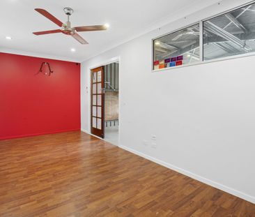 Quaint Home in leafy street - Photo 3