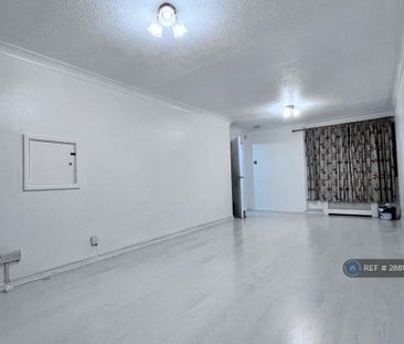 3 bedroom end of terrace house to rent - Photo 2
