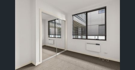 Spacious, secure & perfectly positioned in the heart of Preston - Photo 2