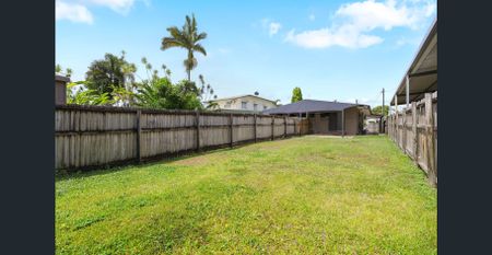 RENOVATED CITY FRINGE HALF-DUPLEX - Photo 4