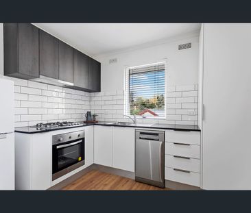 10/23 Hallam Street, Quarry Hill, Vic 3550 - Photo 2