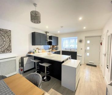 3 bedroom detached house to rent - Photo 4