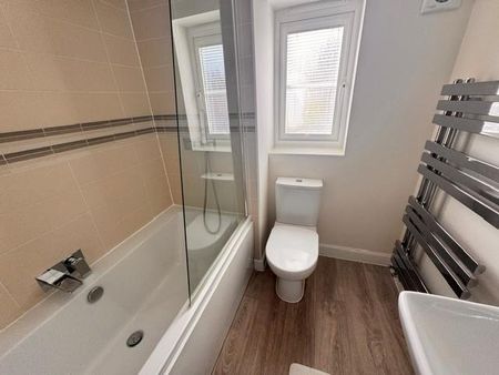 4 bedroom property to rent - Photo 4