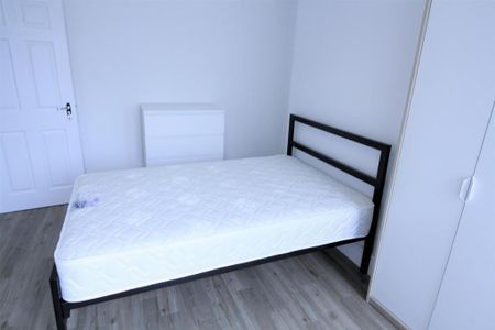 4 bedroom private hall to rent - Photo 2