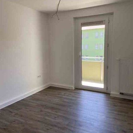 Tolle 2,5 Zimmerwohnung mit Loggia sucht Sie! - Photo 1