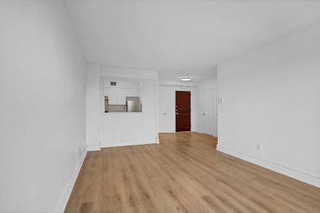 Westmount Place — 2 Bedrooms Unit - Photo 5