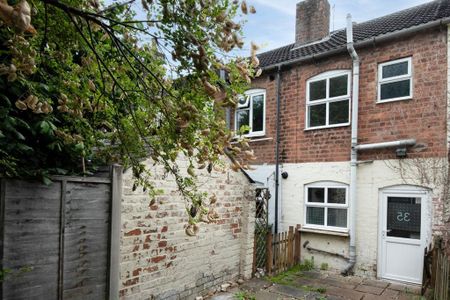 2 bedroom terraced house to rent - Photo 4