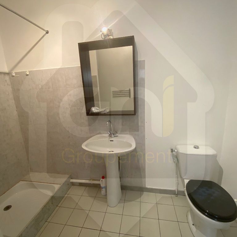 STUDIO MEUBLE CENTRE-VILLE HISTORIQUE 22M2 SALON-DE-PROVENCE, - Photo 1