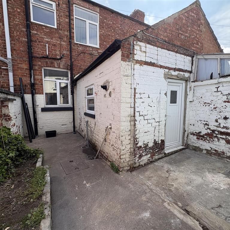 2 bedroom terraced house to rent - Photo 1