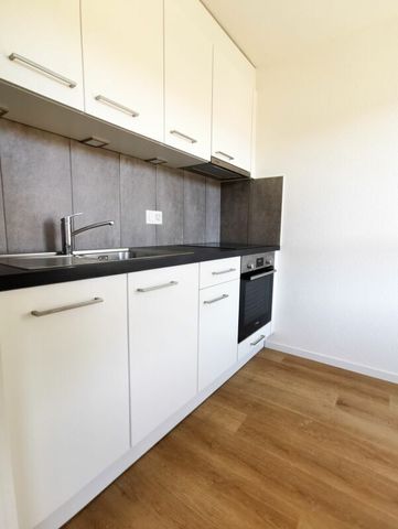 Large bright studio - Photo 4