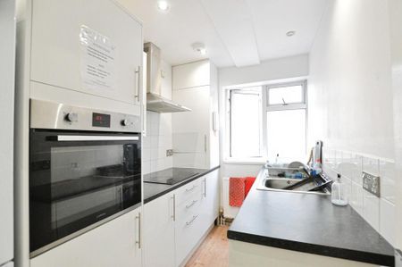 1 bedroom in a house share to rent - Photo 3